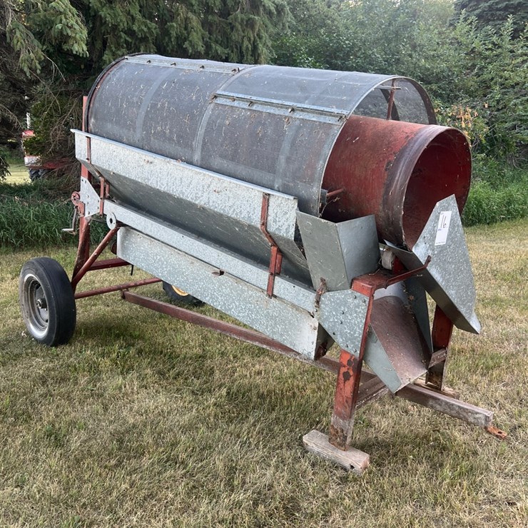 Rotary screen cleaner with electric motor