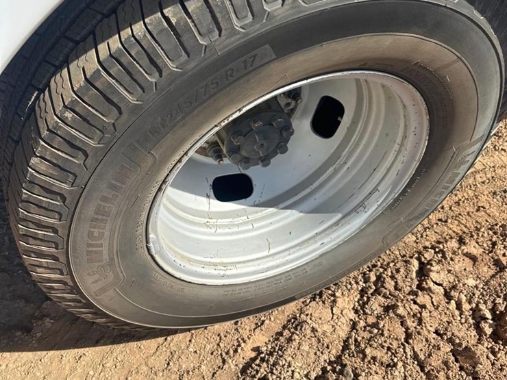 2017-ford-f350-xl-image-11