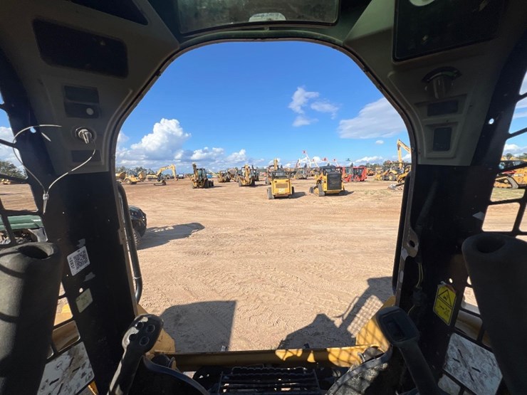 2017-caterpillar-249d-image-28