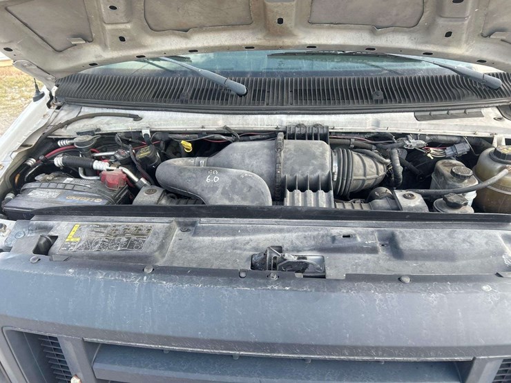 2013-ford-e-350-cargo-van-image-6