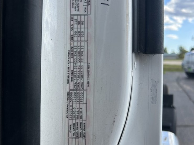 #1672-•-2024-peterbilt-day-cab-truck-tractor-image-67