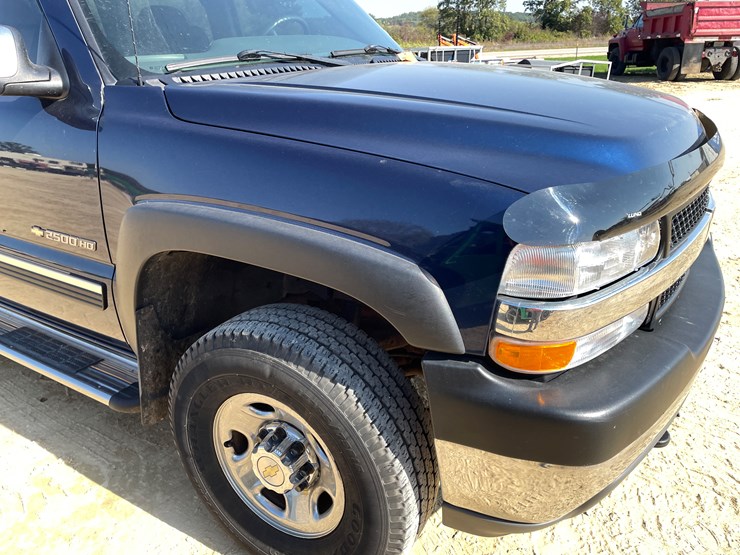2002-chevrolet-silverado-2500hd-image-17