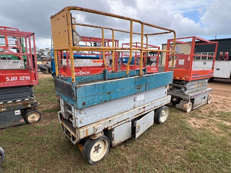 1999-snorkel-20ne-electric-scissor-lift-image-4