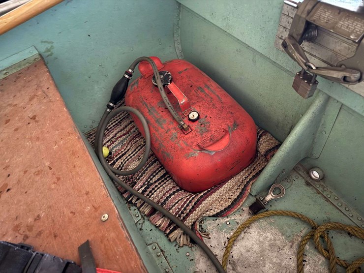 1972-lund-12'-boat,-aluminum,-johnson-4hp-motor-image-8