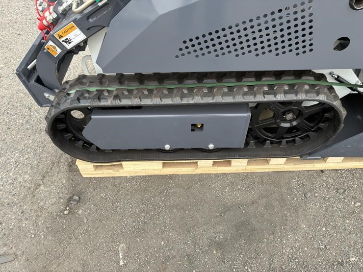 2024-bttl-st25m-6-skid-steer-track-loader-image-8