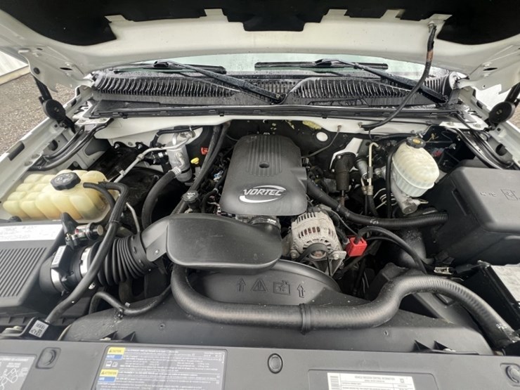 2004-chevrolet-silverado-3500-image-13