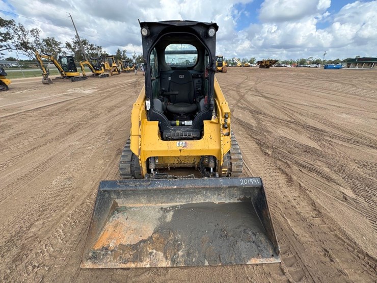 2020-caterpillar-259d3-image-3