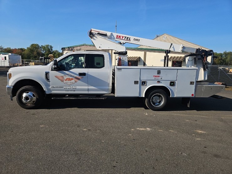 2018-ford-f350-xlt-image-2