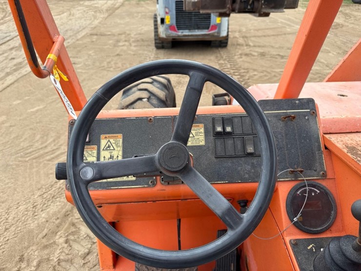 2013-jlg-8042-telescopic-forklift-image-15