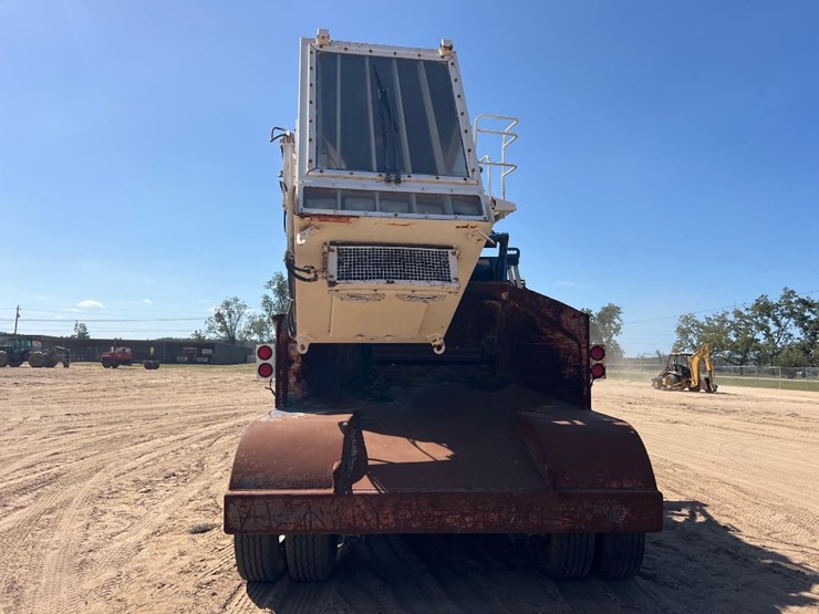2008-peterson-5000h-whole-tree-chipper-image-3