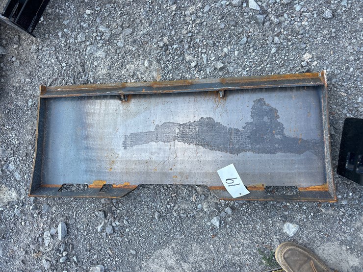 #19-•-(1)-skid-steer-mount-plate-image-1
