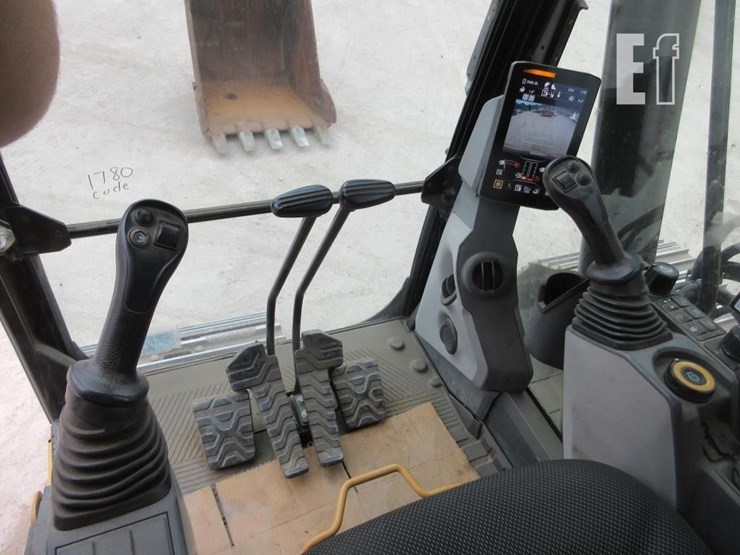 2018-caterpillar-320-image-9