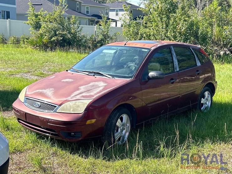 2007-ford-focus-hatchback-image-1
