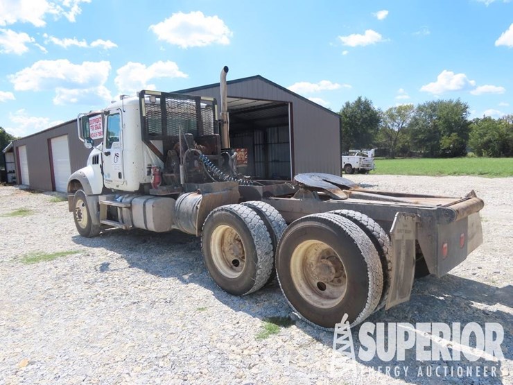 (x)-(12-8)-2011-mack-gu713-t/a-winch-truck,-vin-1m-image-4