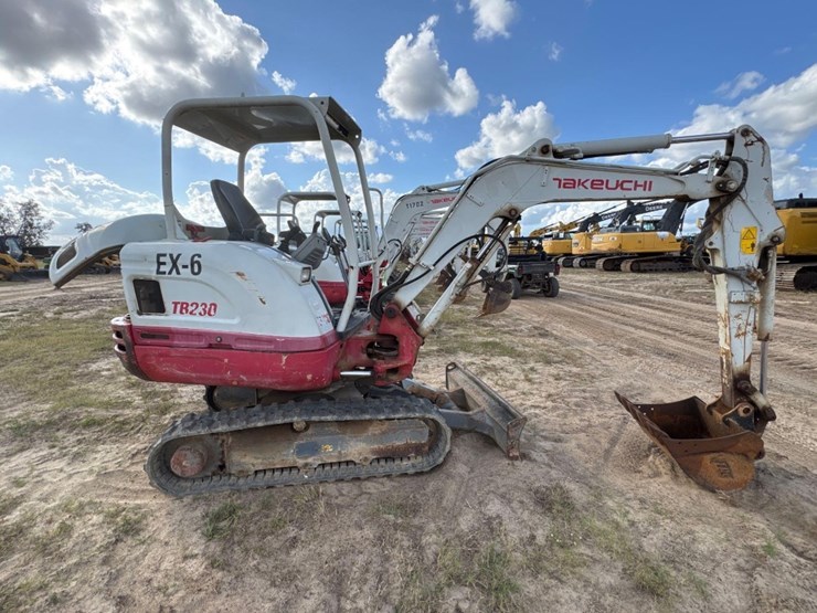 takeuchi-tb230-image-7