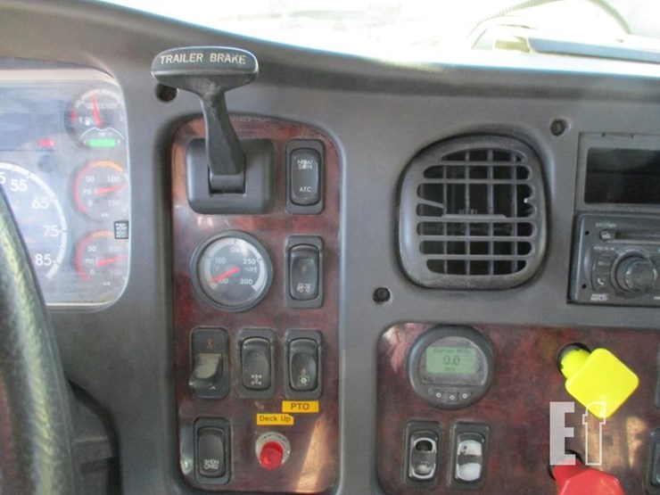 2016-freightliner-114sd-image-11