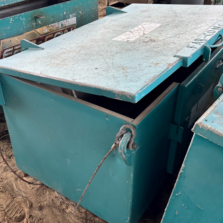 #143 • LAYDOWN ALUMINUM TOOLBOX