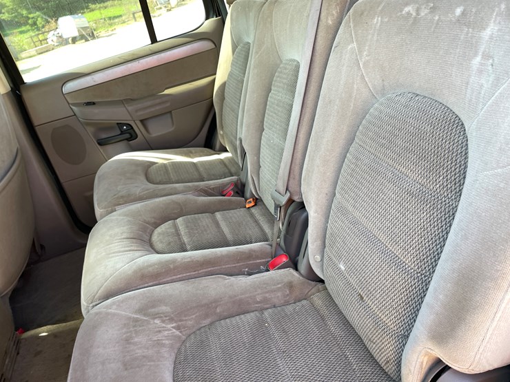 2004-ford-explorer-image-43