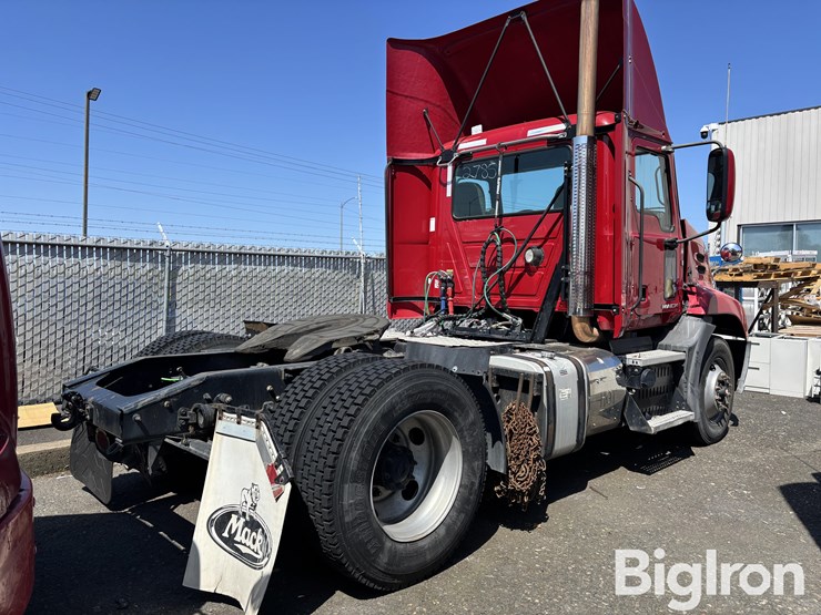 2015-mack-600-truck-tractor-image-4
