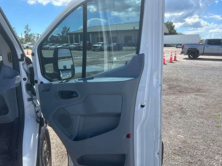 2015-ford-transit-image-18