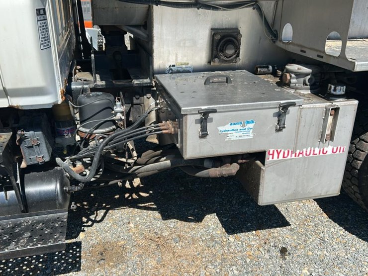 #1963-•-2010-dump-&-spreader-truck*-image-33