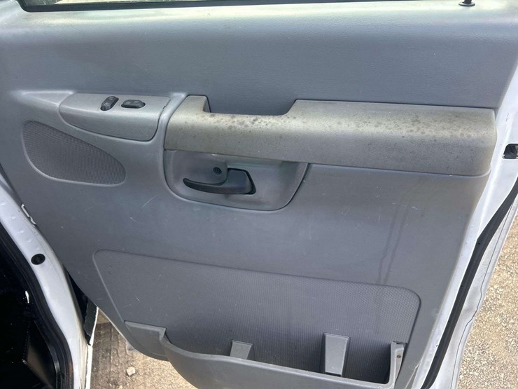 2008-ford-e150-image-16