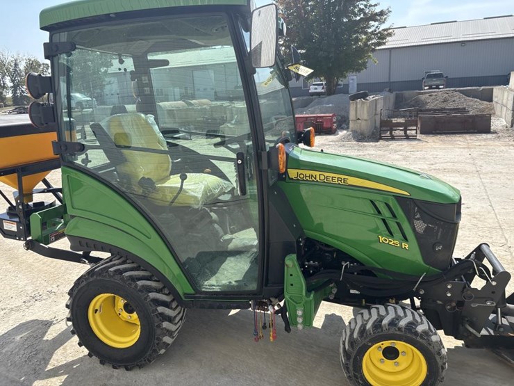 john-deere-1025-image-11