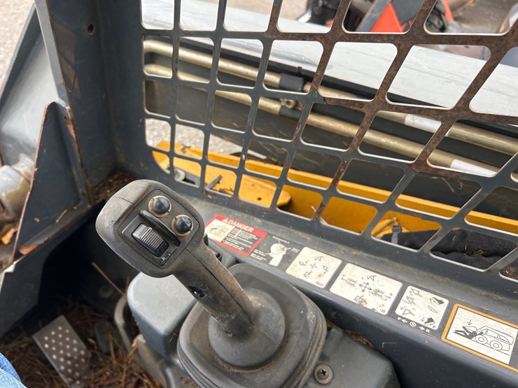 deere-329e-image-14