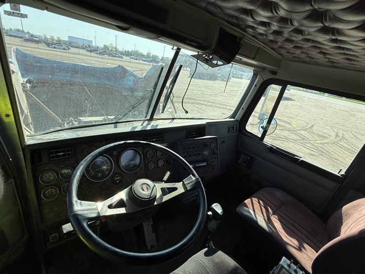 2015-kenworth-t800-image-83