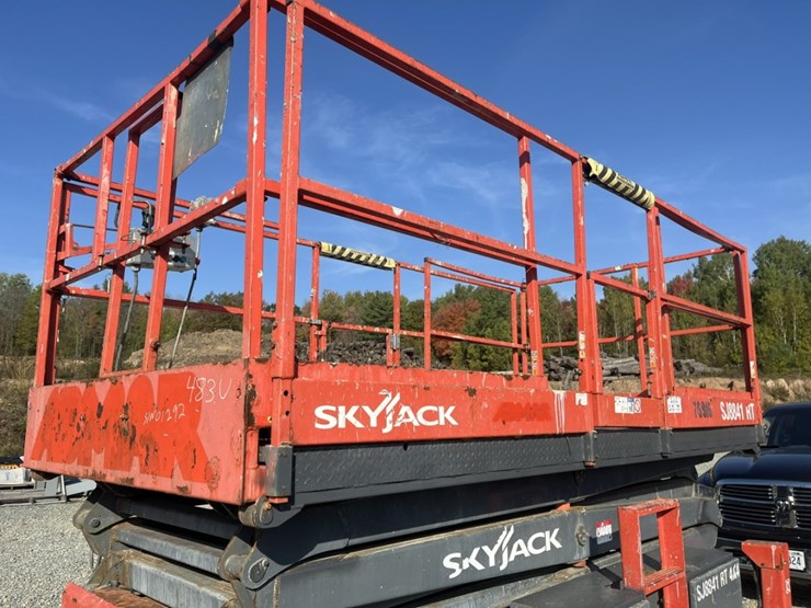 2011-skyjack-sj8841rt-image-21