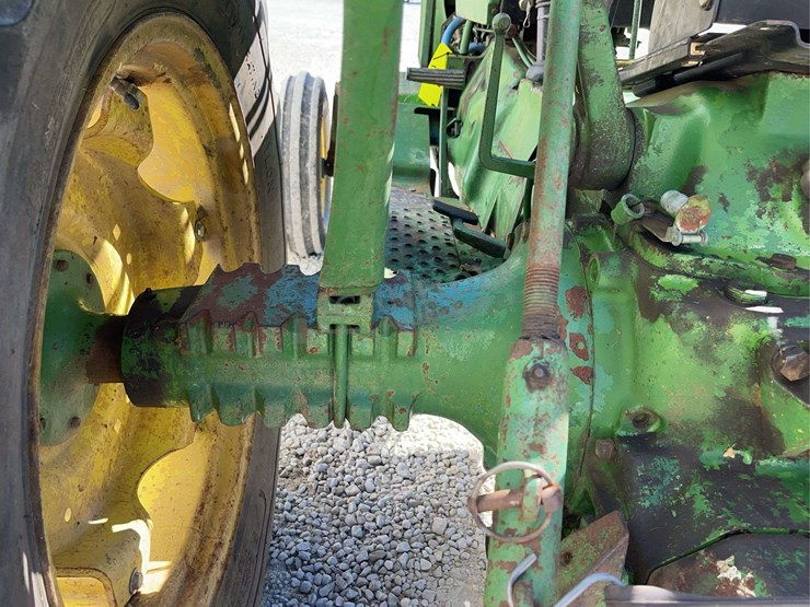 john-deere-2240-image-21