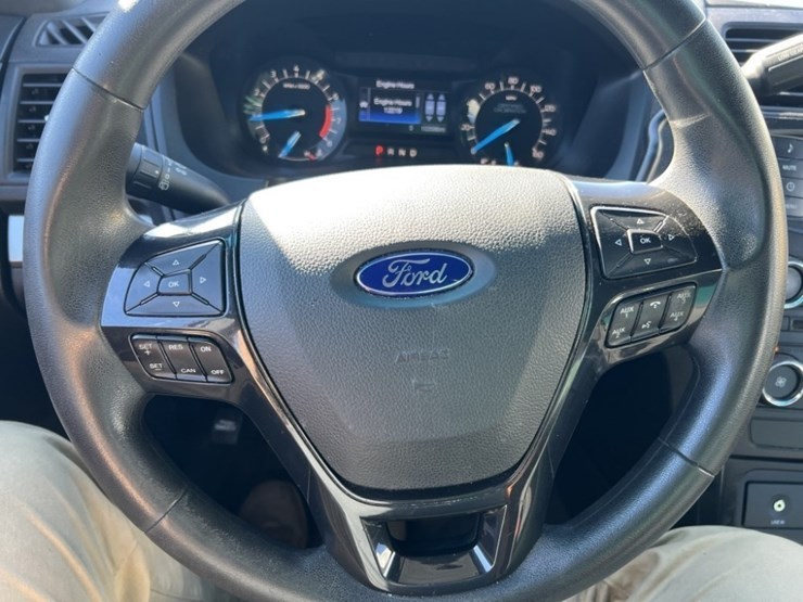 2017-ford-explorer-image-31