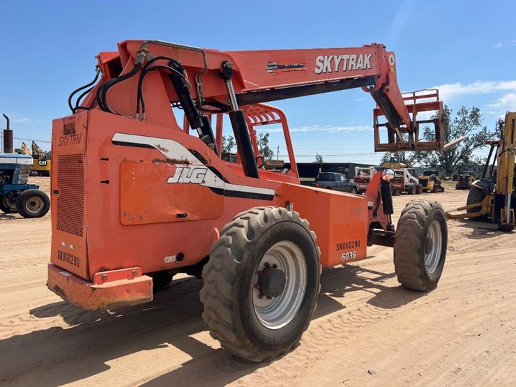2007-jlg-skytrack-6036-telescopic-forklift-image-4
