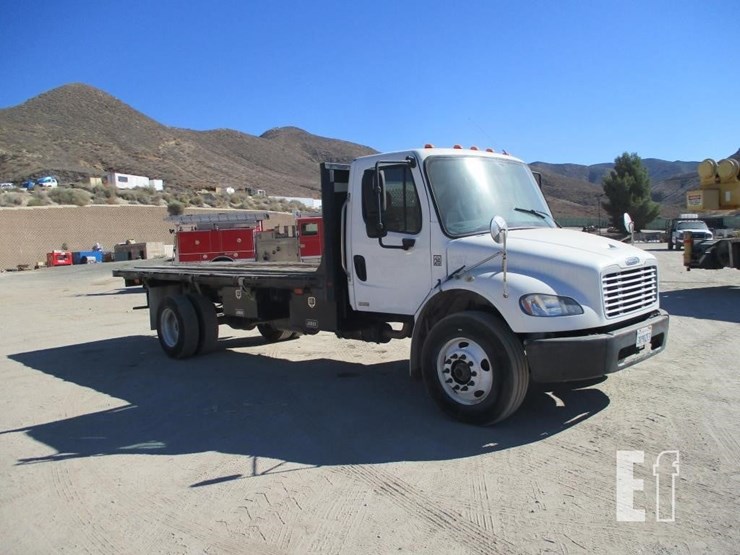 2012-freightliner-business-class-m2-106-image-2