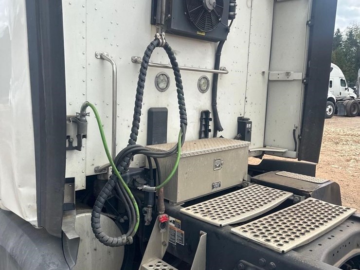 2019-kenworth-t680-image-14