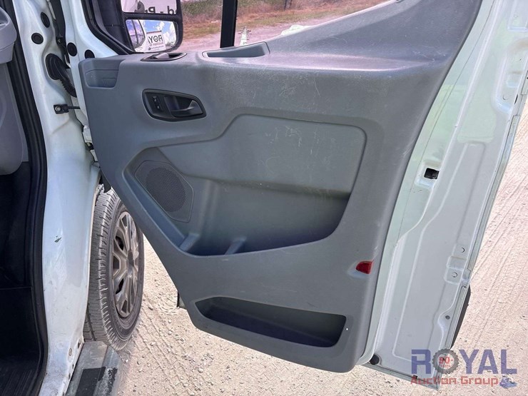 2016-ford-transit-image-23