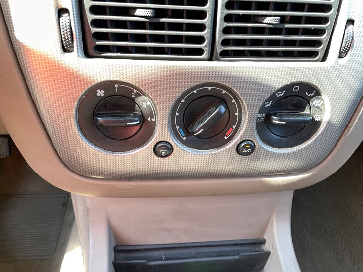 2004-ford-explorer-image-61