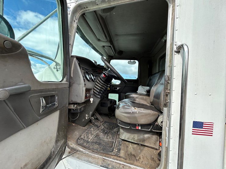 2007-kenworth-t300-image-14