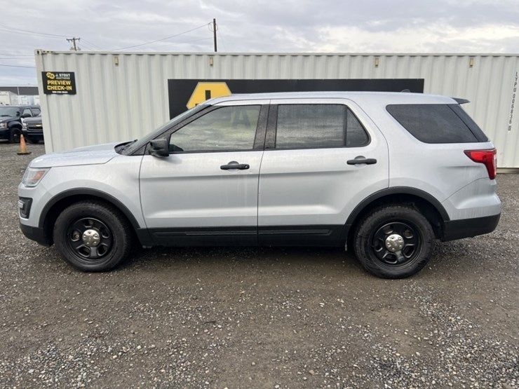 2017-ford-explorer-image-7