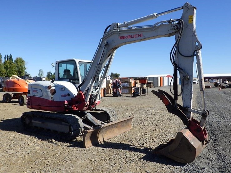 2017-takeuchi-tb290-image-2