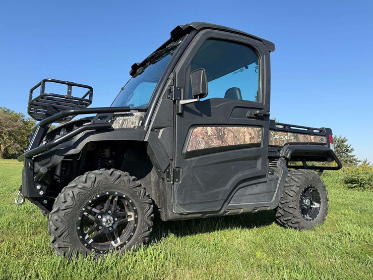 2021-john-deere-gator-image-36