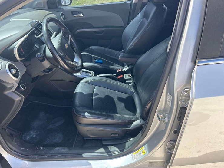 2017-chevrolet-sonic-premier-sedan-image-13