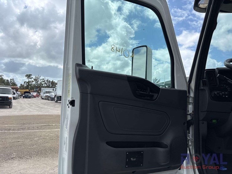 2020-international-mv607-dump-truck-image-11