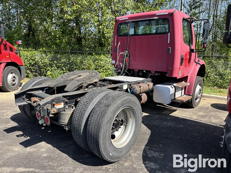 2006-freightliner-m2-truck-tractor-image-4