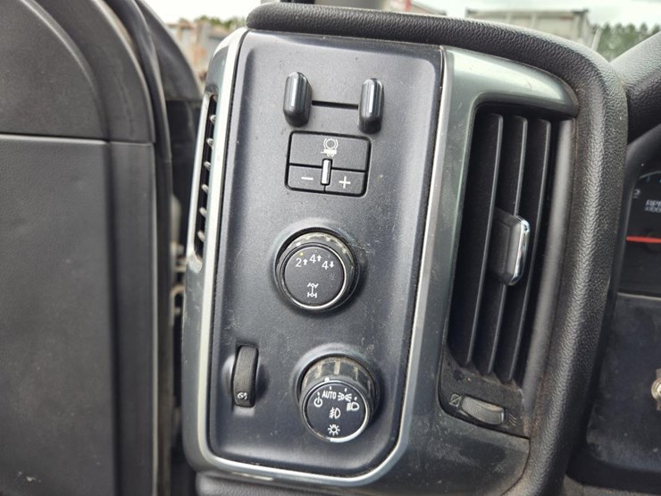 2018-chevrolet-2500-image-49