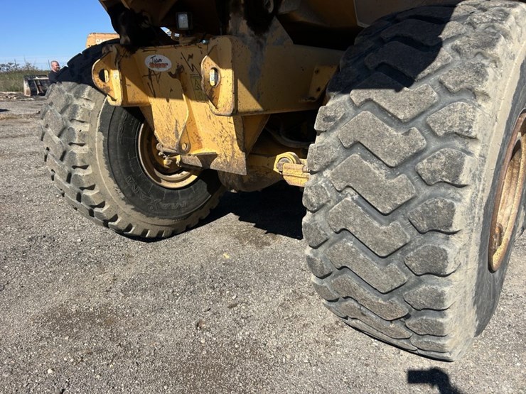 2004-volvo-a40d-image-59