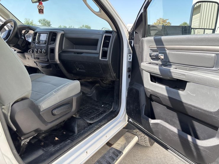 2016-dodge-ram-5500-image-33