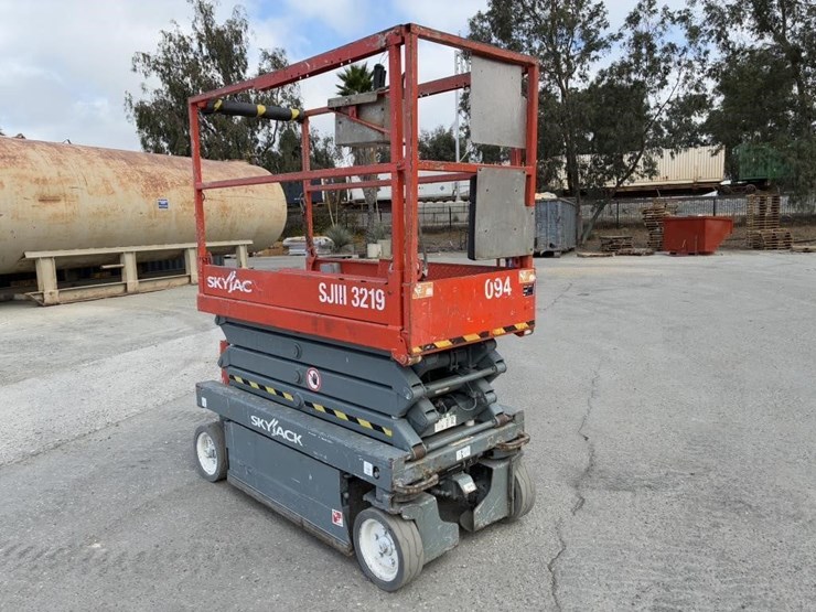 skyjack-sj-3219-scissor-lift-image-2