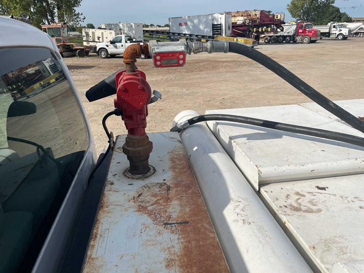 2011-ford-f250-xl-image-180