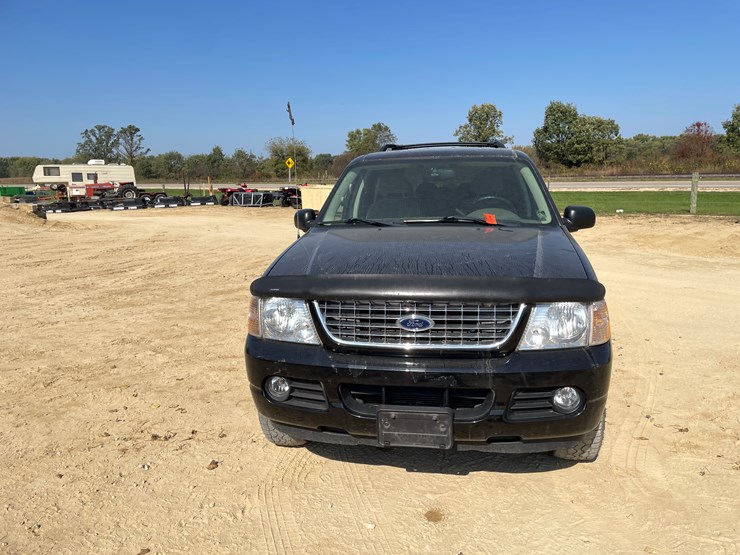 2004-ford-explorer-image-2